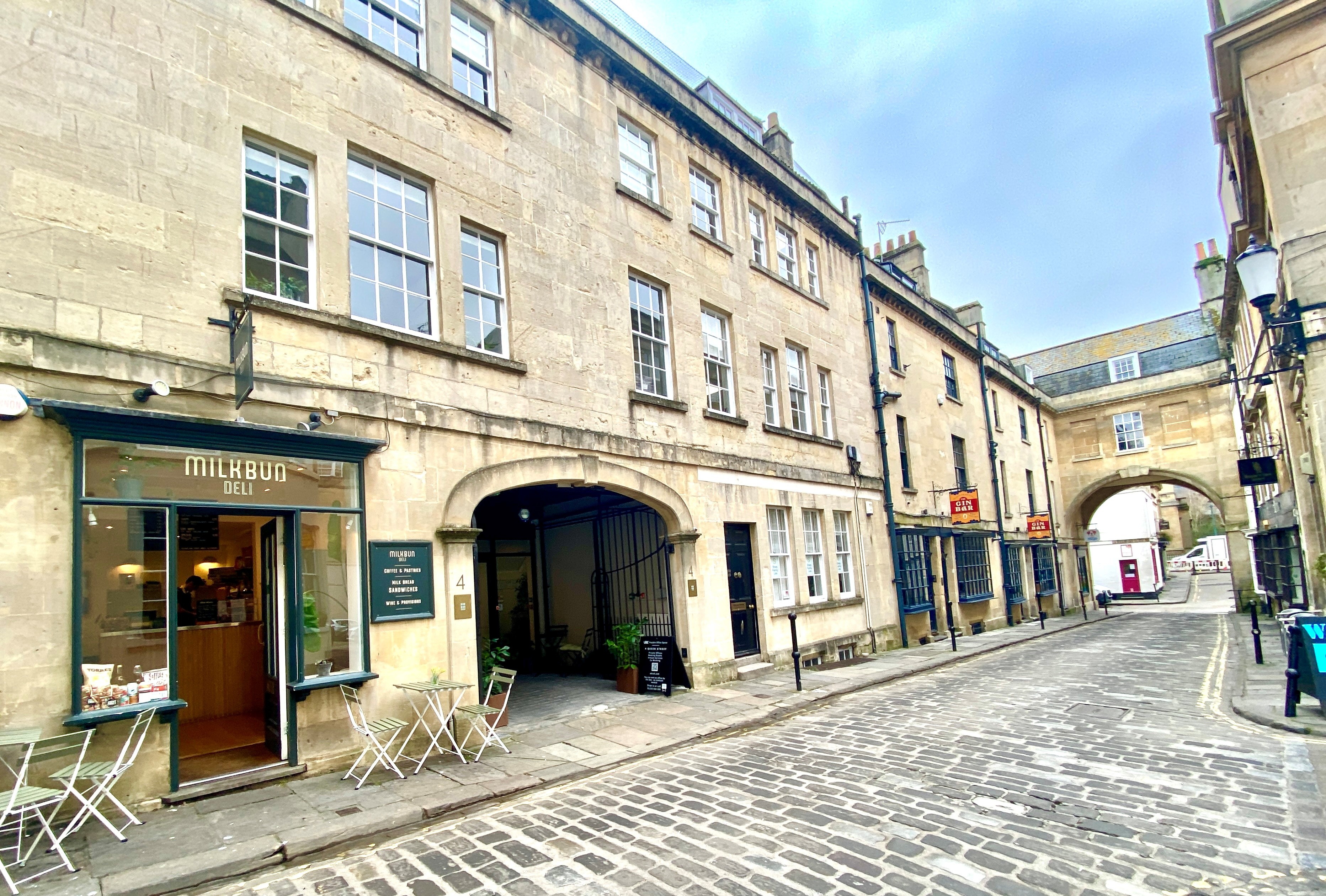 Qstreet entrance3.jpg