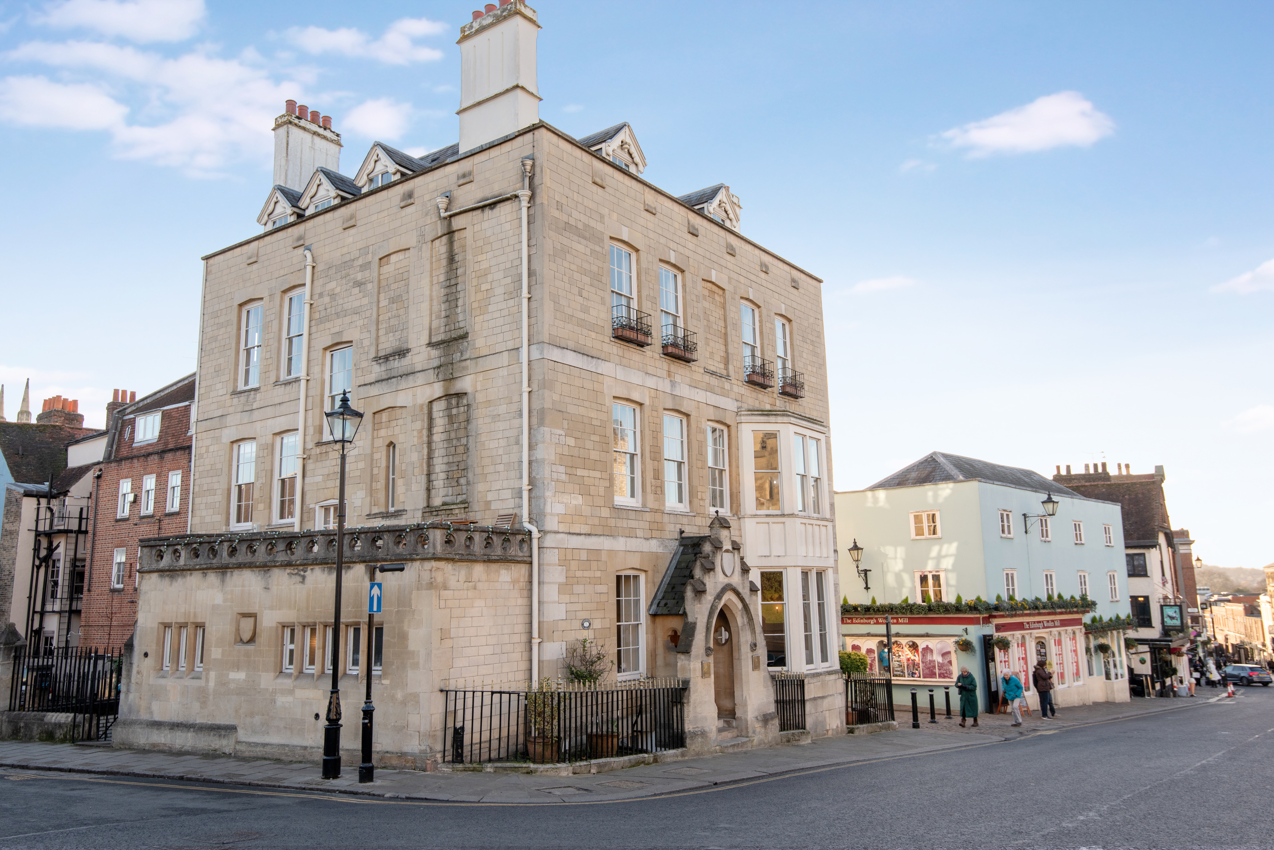 castle-hill-house-castle-gates-grace-withers.jpg