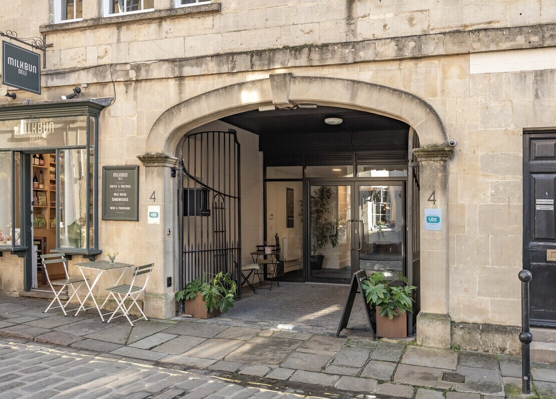 4 Queen Street Entrance - Copy.jpg